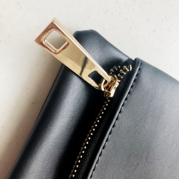 *NWT* Summer & Rose Roni Foldover Clutch - Black - Picture 3 of 9